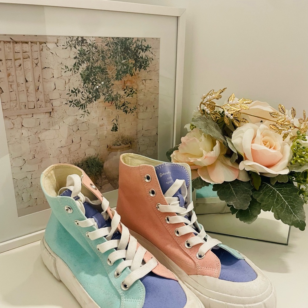 Nina Pastel High-Top converse style